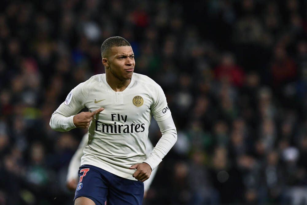 中联部部长刘海星会见美国驻华大使庞德伟